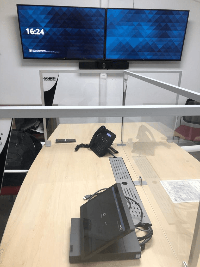 Sala de videoconferencia Teams Rooms implementada por VICONF