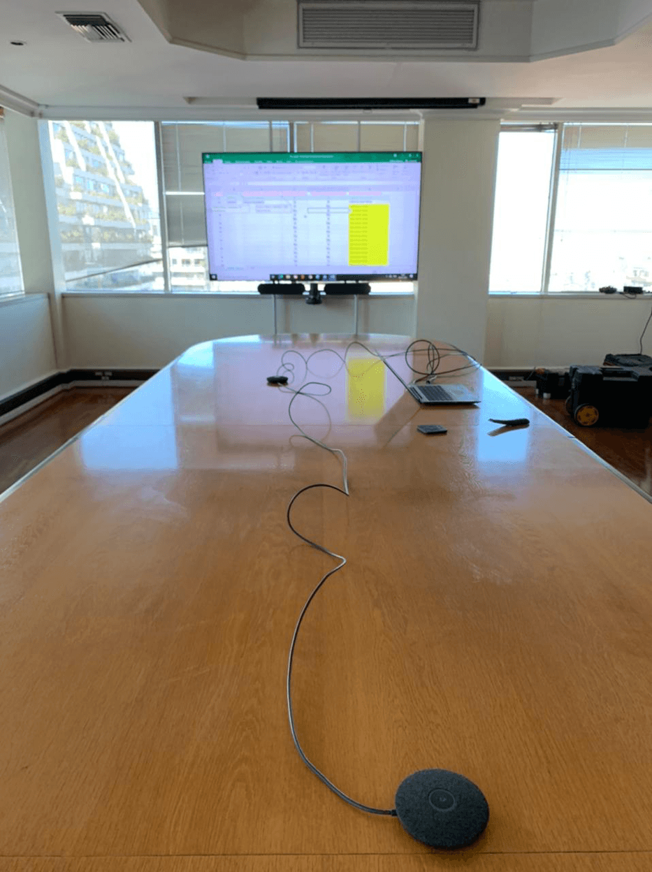 Sala de reuniones Zoom Rooms lista para operación diaria